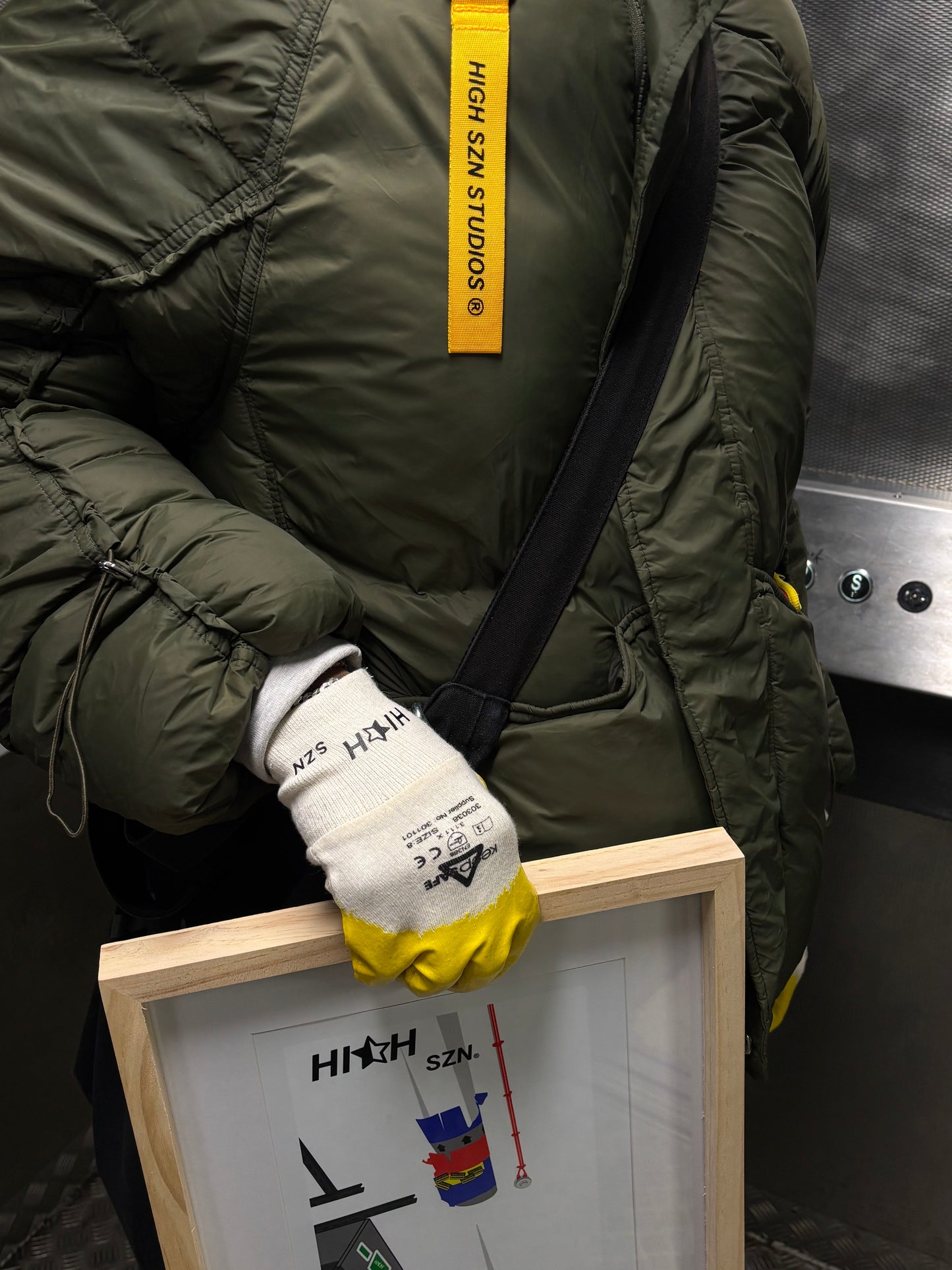 HIGH SZN® ( HAZARD BLACK ) KEYRING