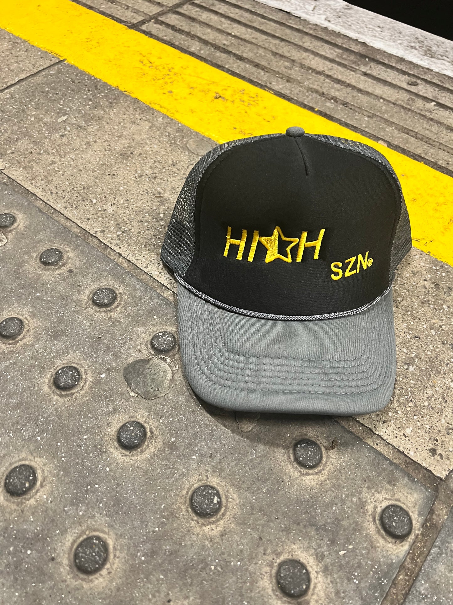 HIGHSZN® 1/2 STAR LOGO BASEBALL TRUCKER / YELLOW 1