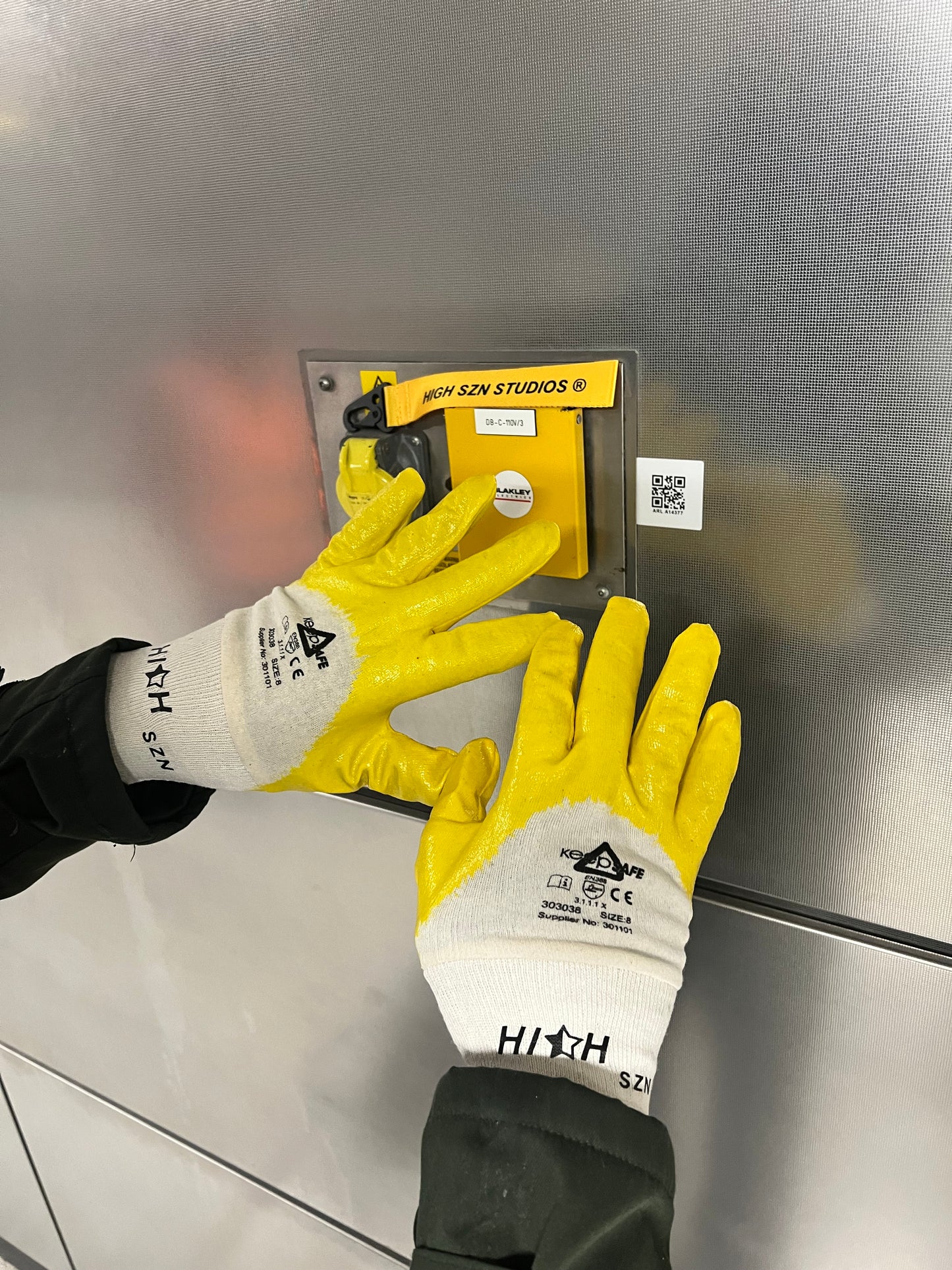 HIGH SZN® ( HAZARD GLOVES ) YELLOW